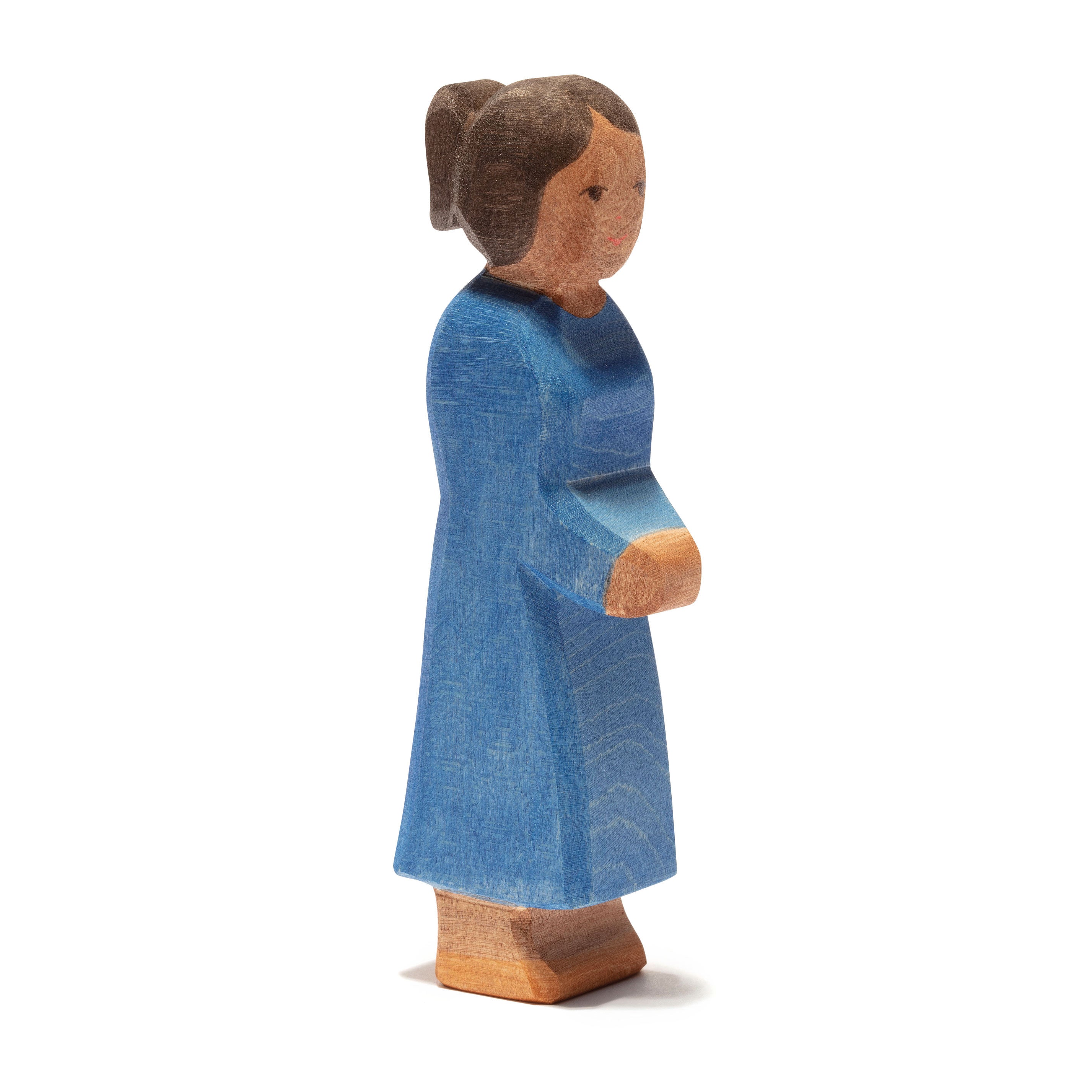 Handcrafted wooden Ostheimer mother with children figures, painted with natural tones, perfect for imaginative play and storytelling.