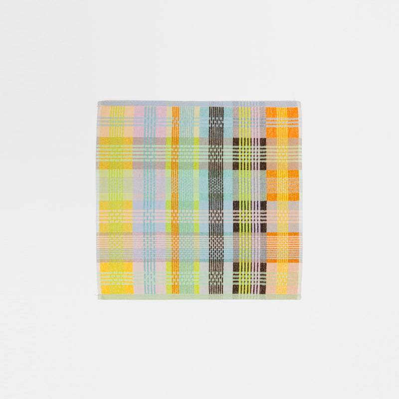 Sustainable kitchen towel in a bold wild weave pattern, 52 wildweave made from deadstock cotton yarns. Features a 50/50 terry and flat weave design, 50 x 50 cm size, and hanging label. Crafted in Portugal by Foekje Fleur.