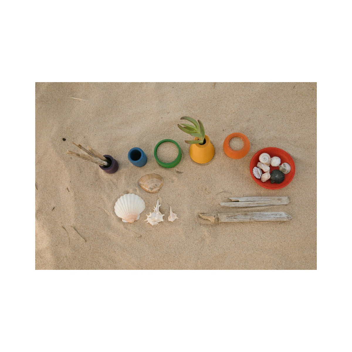 Grapat Pots set with six wooden pots in different sizes, shapes and rainbow colours