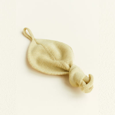 Soft merino wool pacifier holder in light yellow – HVID Titi baby comforter made in Belgium
