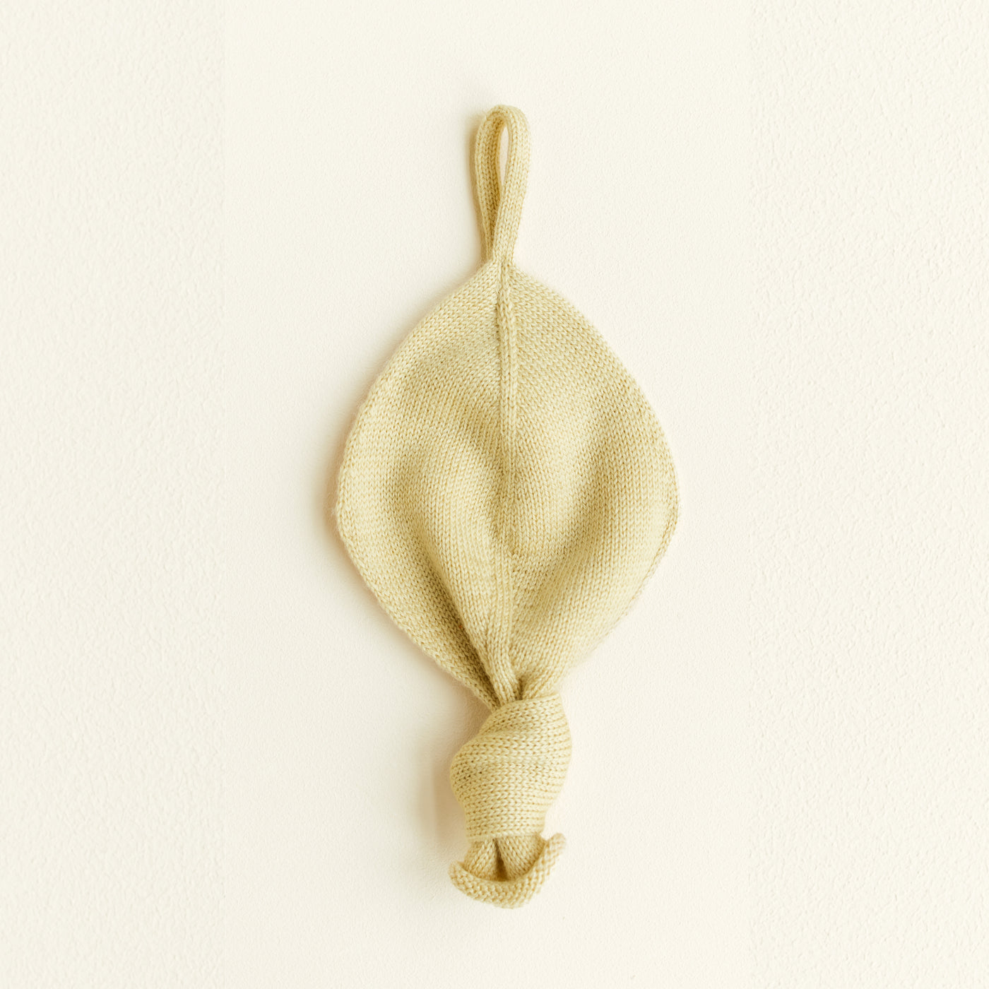 Soft merino wool pacifier holder in light yellow – HVID Titi baby comforter made in Belgium