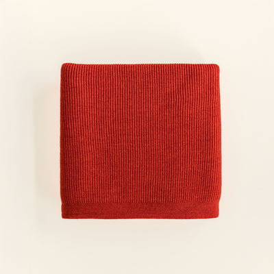 Hvid Felix Blanket in red – soft rib-knit merino wool baby blanket made in Belgium.