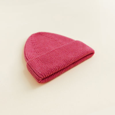 Hvid rib beanie in bubblegum pink, soft merino wool baby and toddler hat made in Belgium, breathable and gentle for sensitive skin.
