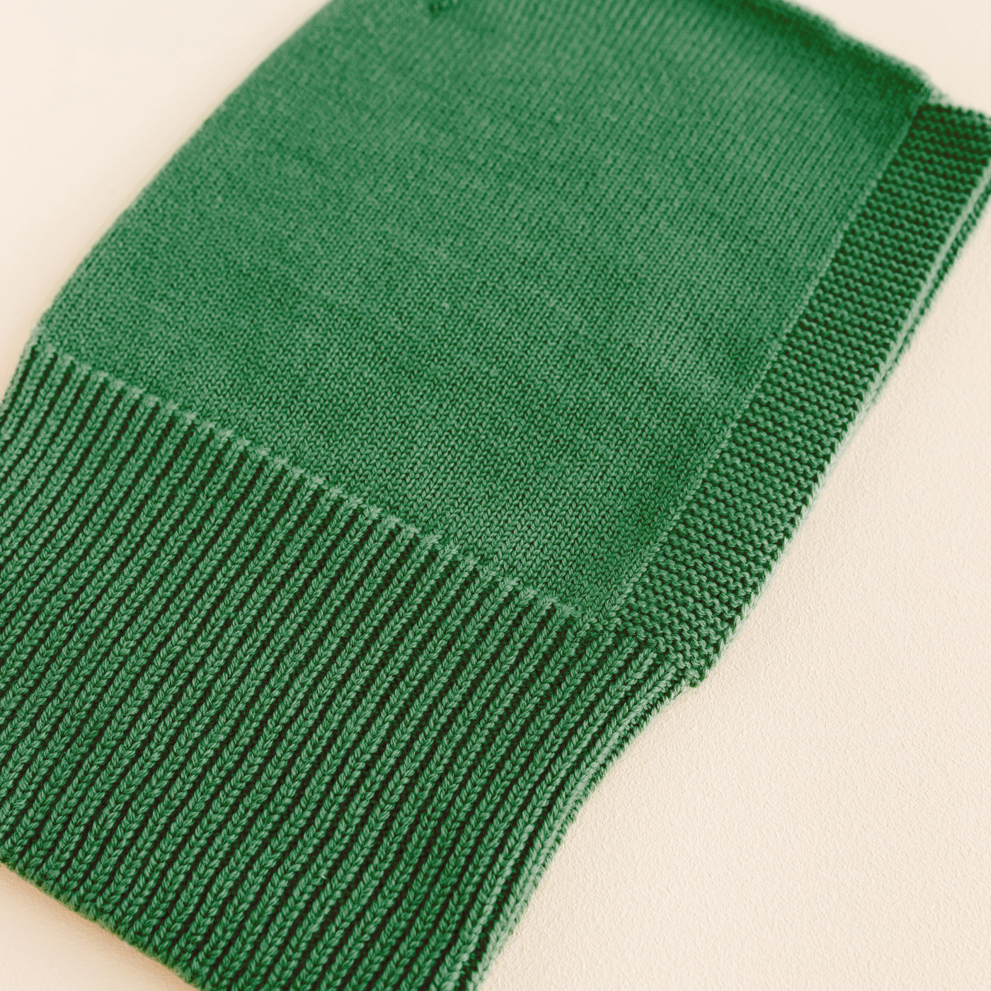 Hvid Balaclava in Grass – soft merino wool kids balaclava with ribbed neck and playful peak, knitted in Belgium to keep little ones warm and comfy.