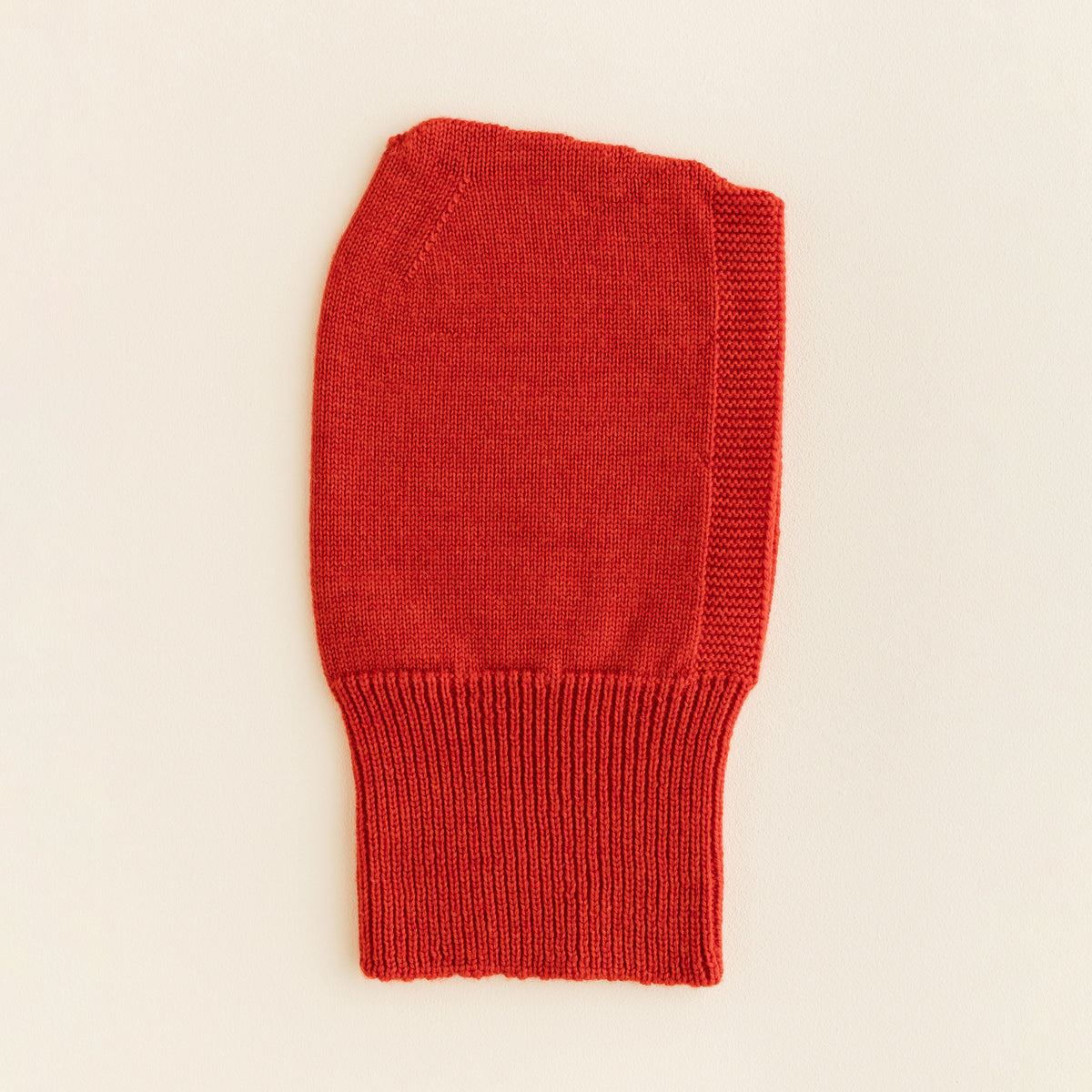 Red seamless merino wool balaclava by Hvid, with ribbed neck and soft texture, made in Belgium.