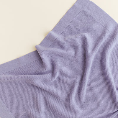 Close-up of Hvid's merino wool baby blanket in lilac (model Gustav), made from 100% extra fine Italian merino wool, ideal for newborns and babies with sensitive skin