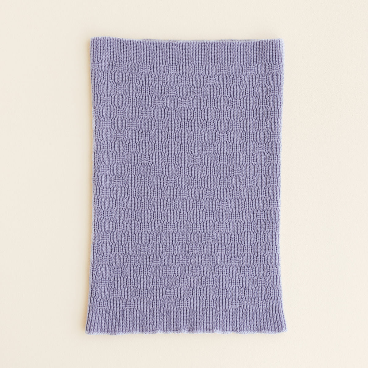 Hvid Tube Scarf Gigi lilac – soft merino wool tube scarf for babies and children, knitted in Belgium to keep little ones warm and comfortable.