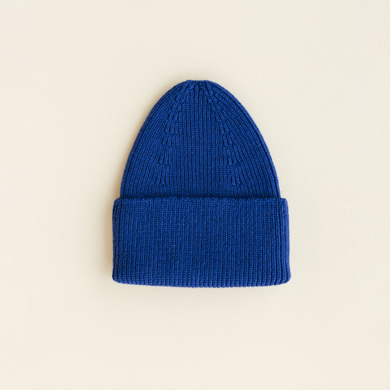 Hvid rib beanie made from 100% extra fine Italian merino wool in kobalt blue, soft baby and toddler hat handcrafted in Belgium, breathable and gentle for sensitive skin.