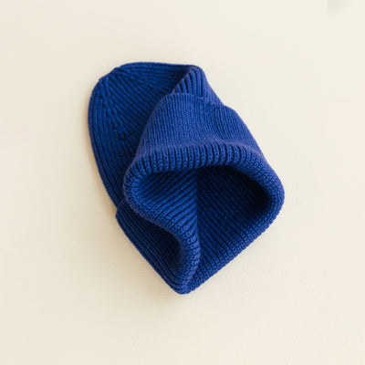 Hvid rib beanie made from 100% extra fine Italian merino wool in kobalt blue, soft baby and toddler hat handcrafted in Belgium, breathable and gentle for sensitive skin.