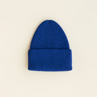 Hvid rib beanie made from 100% extra fine Italian merino wool in kobalt blue, soft baby and toddler hat handcrafted in Belgium, breathable and gentle for sensitive skin.