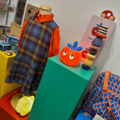 Le Petit Souk Red Apple Lamp – resin apple-shaped decorative lamp from the Vichy Chéri Collection, emits soft light for children’s bedrooms