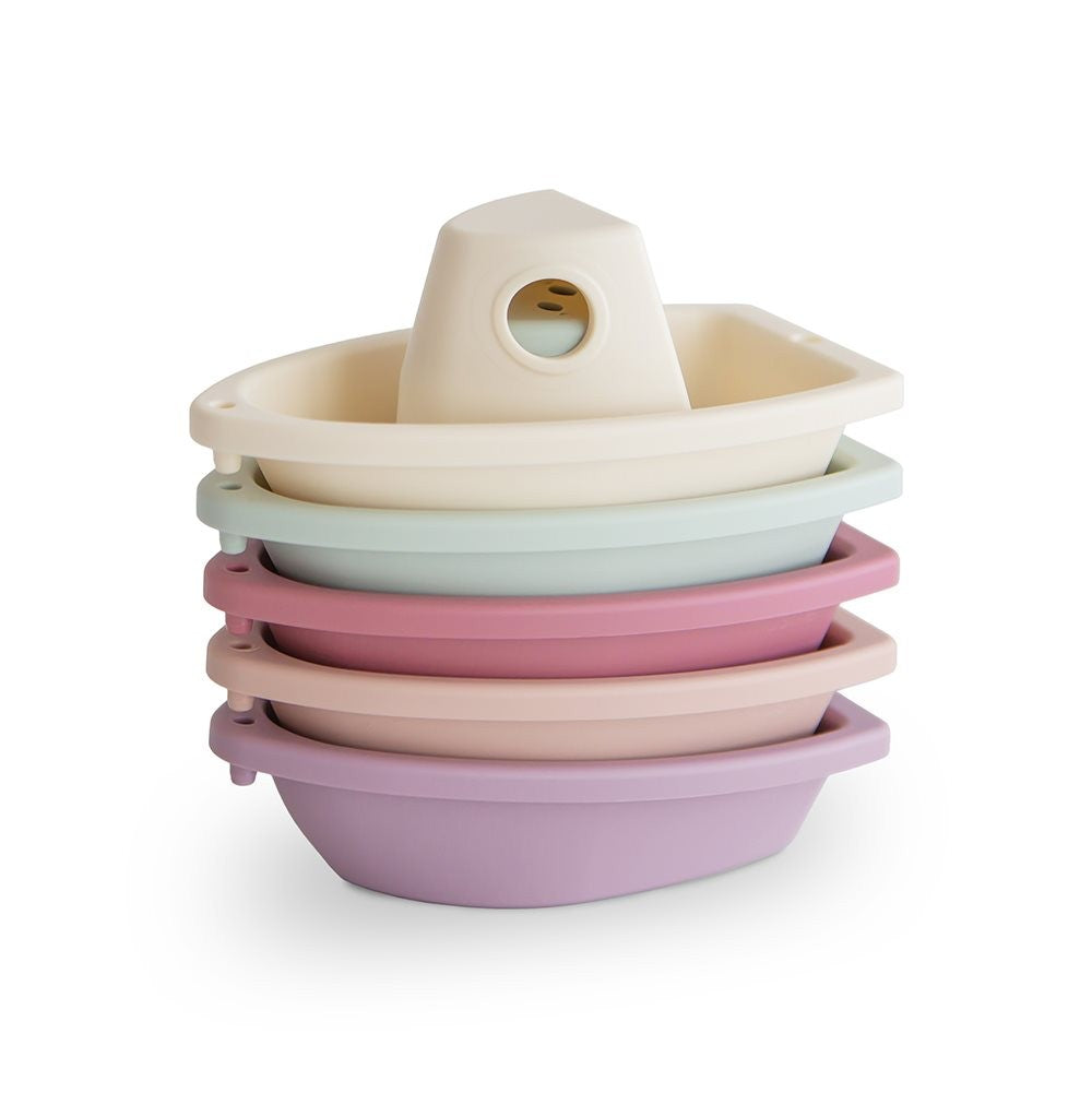 Set of 5 stackable Mushie bath boats for kids, made from BPA, BPS, PVC, and phthalate-free materials – perfect for imaginative play and motor skill development, made in Denmark