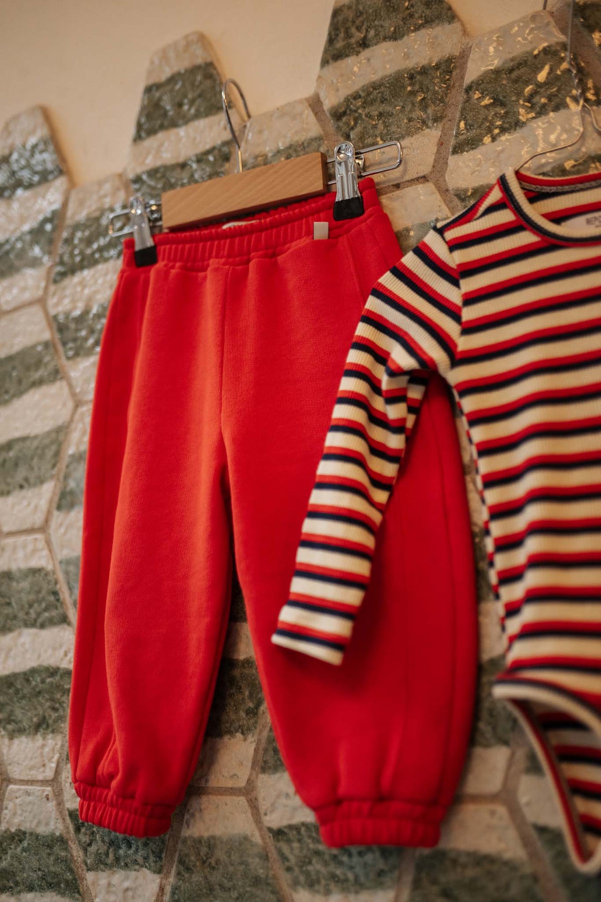 comfy wide pants - firecracker red