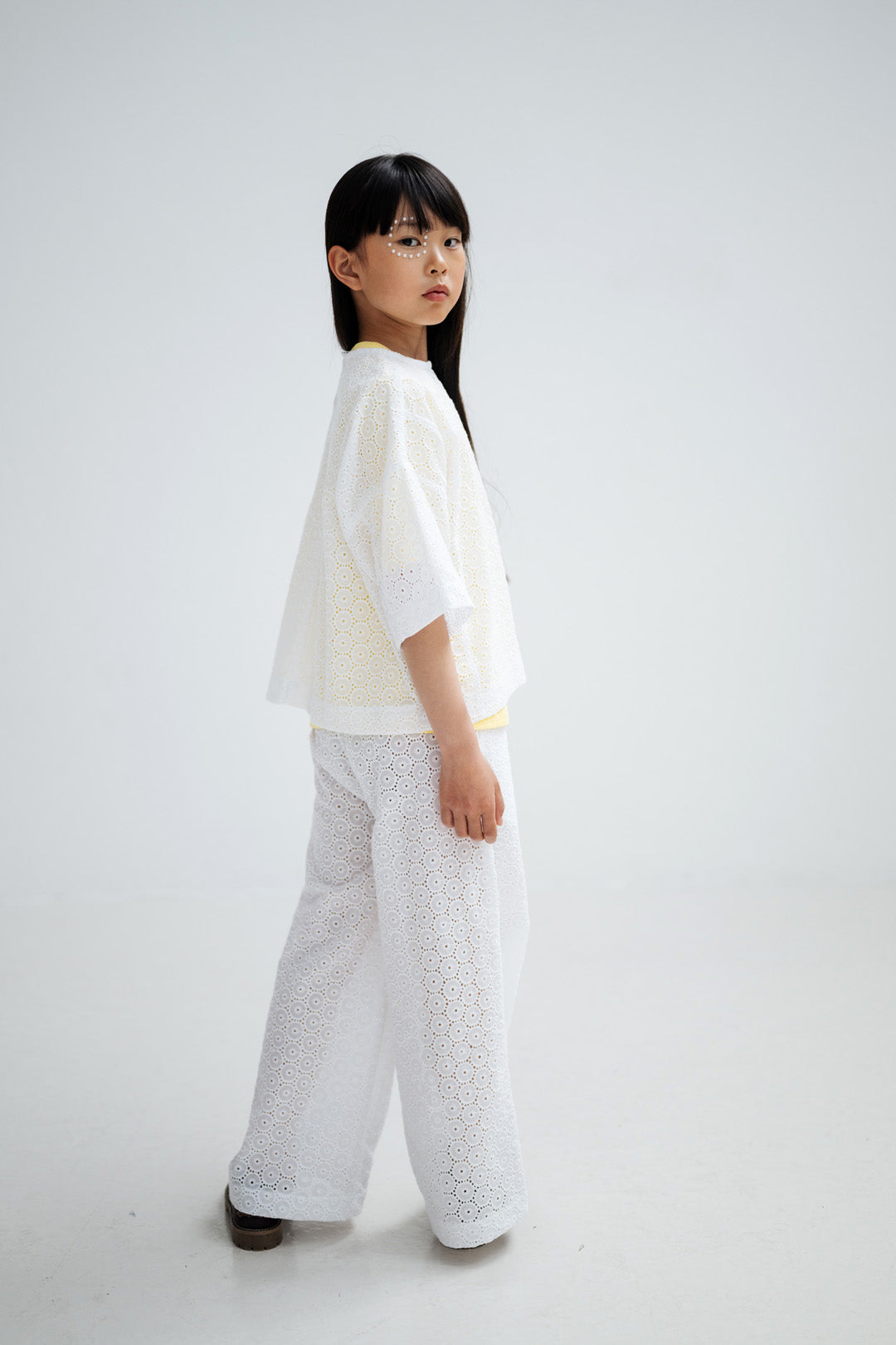 woven tee - crisp white embroidery anglaise