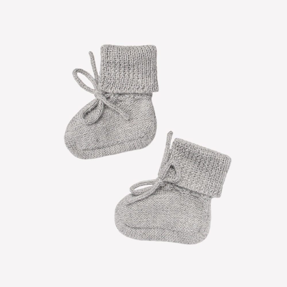Hand-knitted baby booties made of pure baby alpaca wool by Main Sauvage, hypoallergenic, thermoregulating, and eco-friendly.