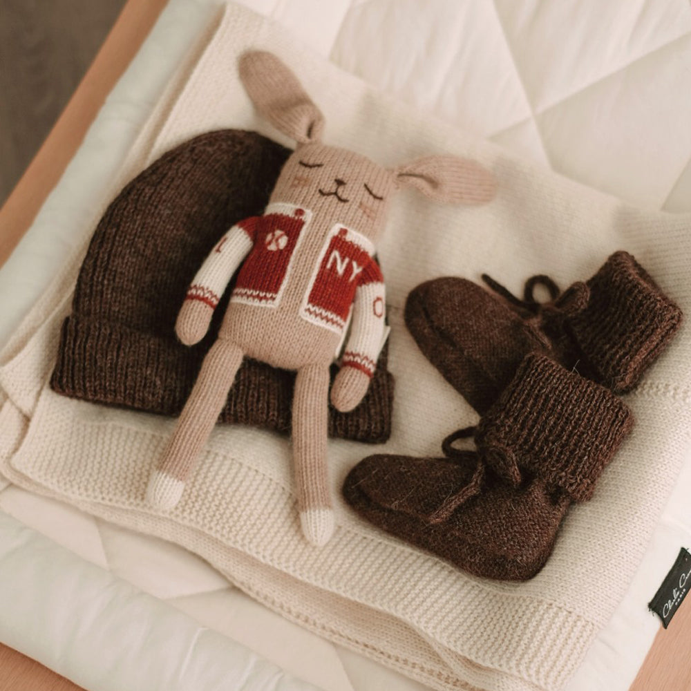 Ultra-soft baby booties made of pure baby alpaca wool by Main Sauvage, hypoallergenic, antibacterial, and eco-friendly