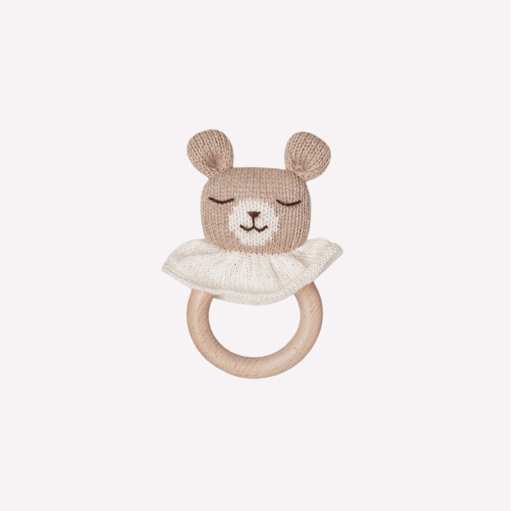 Hand-knitted bear teether with natural maple wood ring, made of pure baby alpaca wool by Main Sauvage, hypoallergenic and safe for sensitive skin.