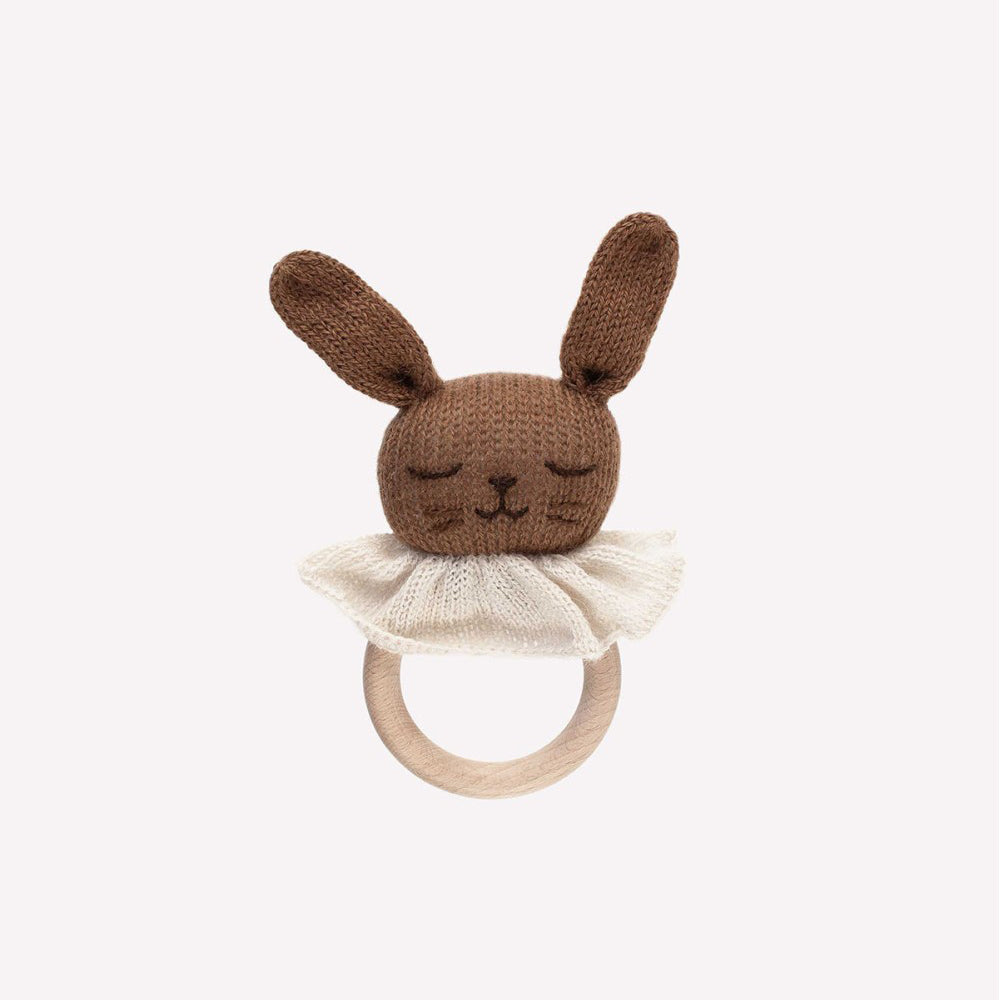 Hand-knitted bunny teether with natural maple wood ring, made of pure baby alpaca wool by Main Sauvage, hypoallergenic and perfect for sensitive skin