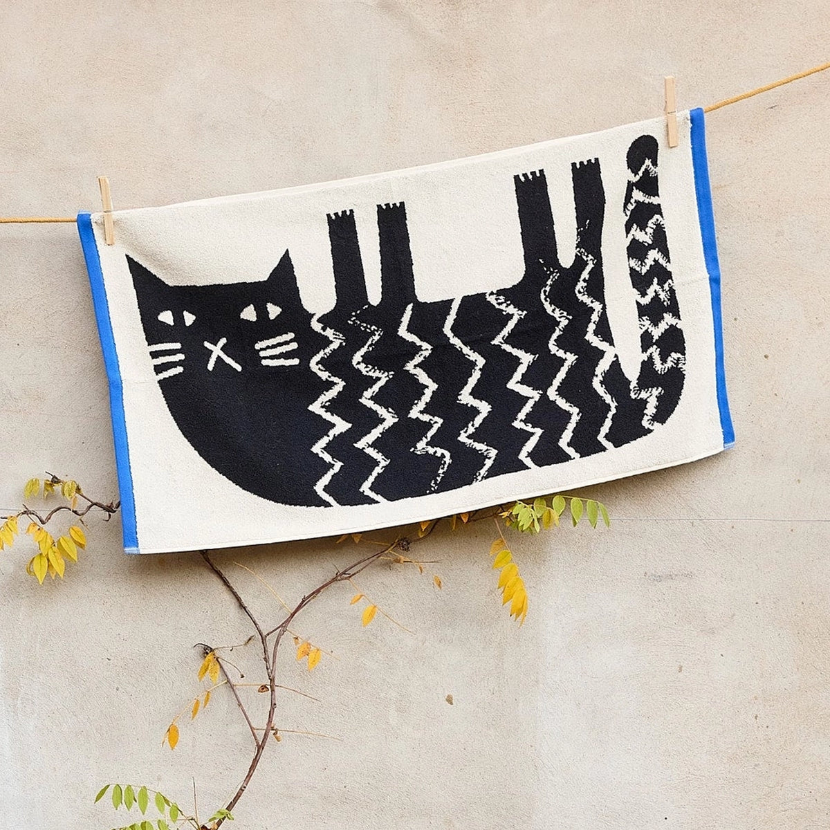 Donna Wilson Lazy Cat Hand Towel – super soft 100% cotton jacquard hand towel featuring a playful lazy cat design, made in Portugal