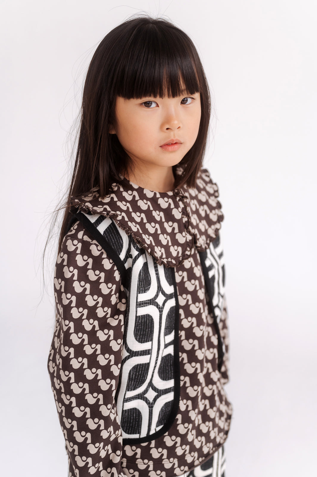 fancy collar sweater - graphic duck dot