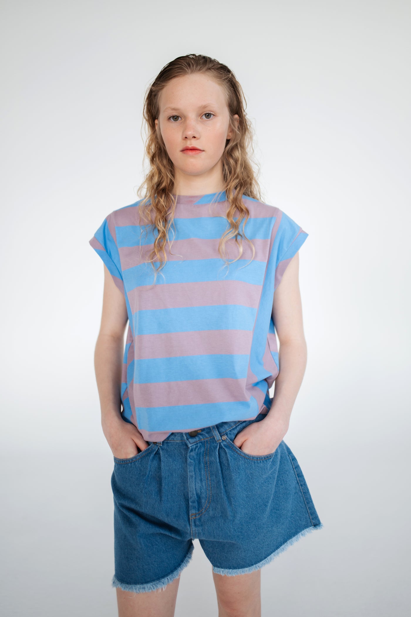 tee top - summer blue elderberry stripe