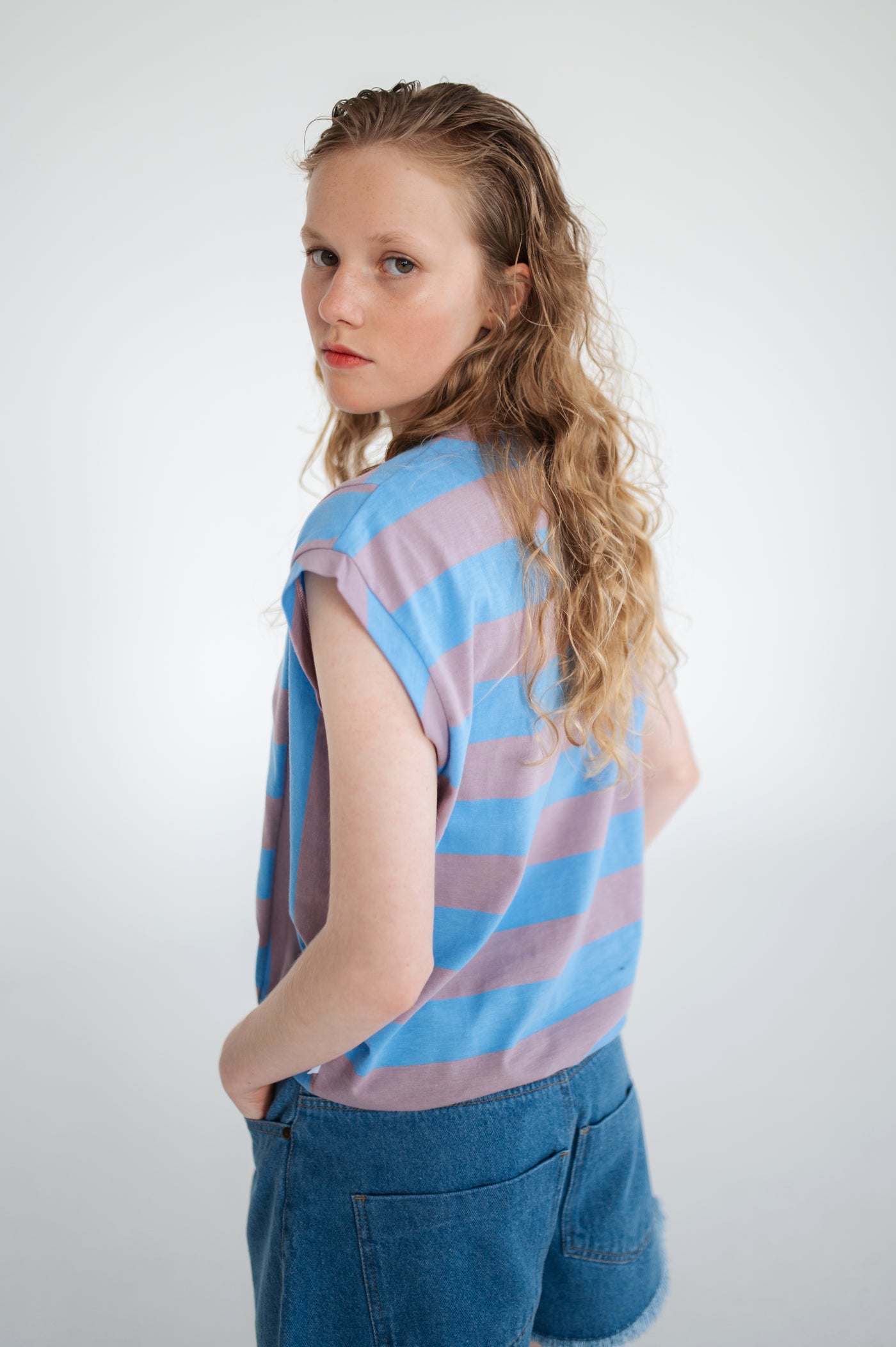 tee top - summer blue elderberry stripe