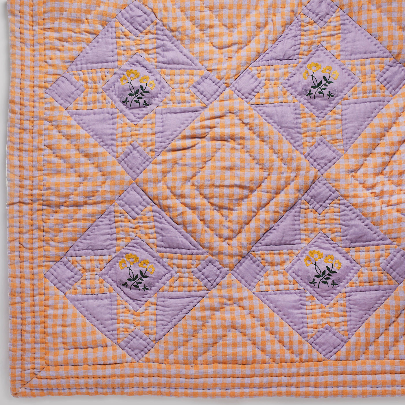 Projekti TYYNY Leinikki gingham patchwork quilt apricot
