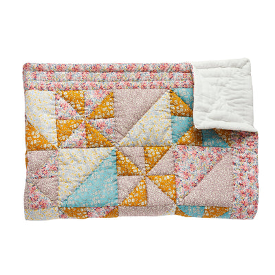 Projekti TYYNY patchwork quilt with liberty fabric