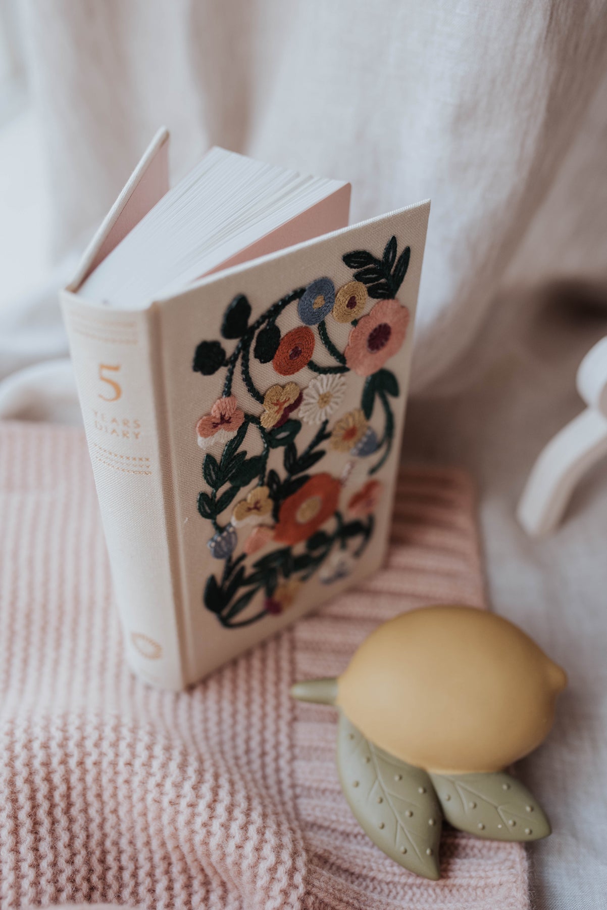 Midori - 5 Years Journal / Embroidery Flower beige