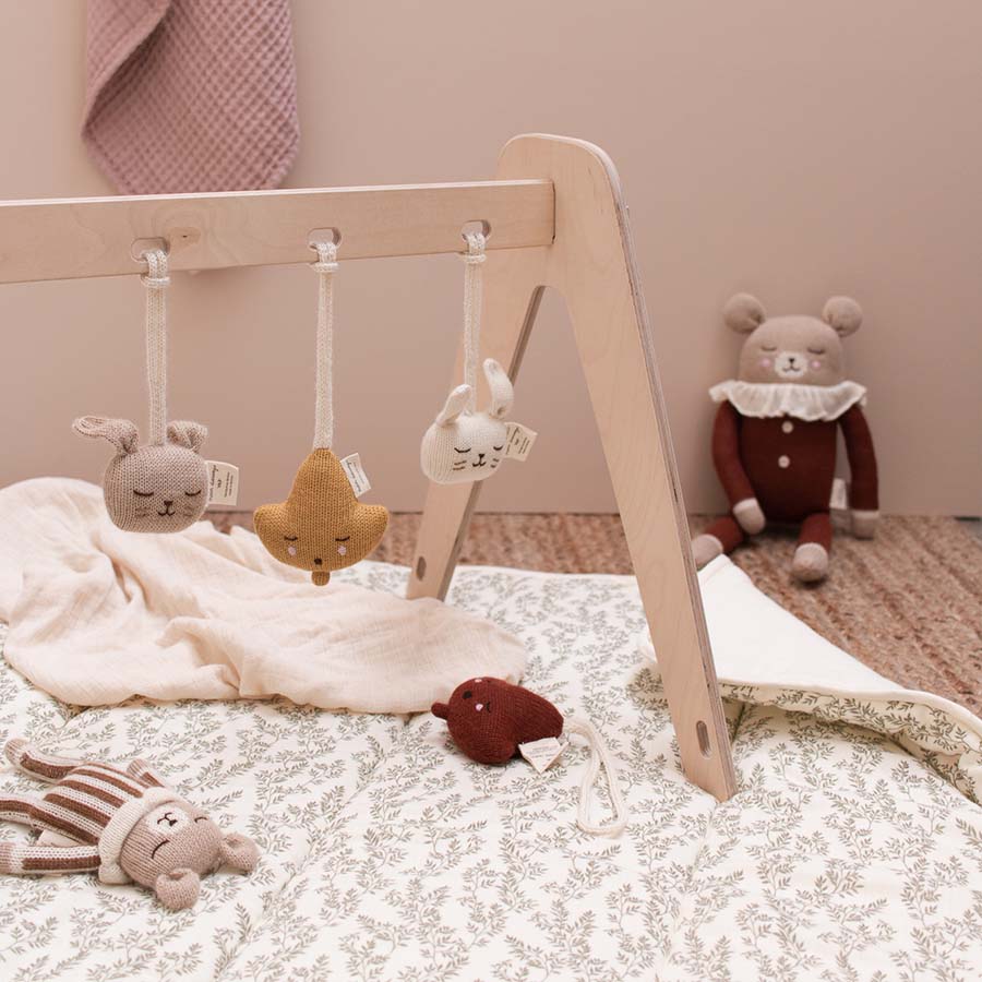 Main Sauvage hanging rattle - bunny